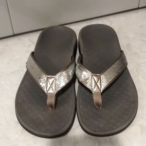 Vionic Sandals Dillon Shine Toe?